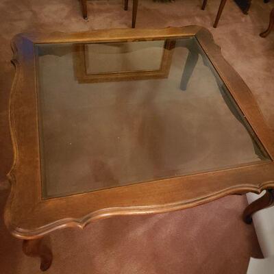 living room coffee table in very good condition, glass top