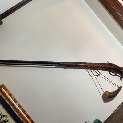 Antique Decor Rifle with Black Powder Horn