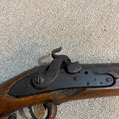 Antique Decor Rifle with Black Powder Horn