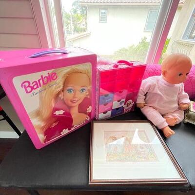 Childrenâ€™sâ€™s toys
Barbie items