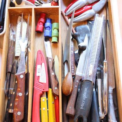 Kitchen tools and knives