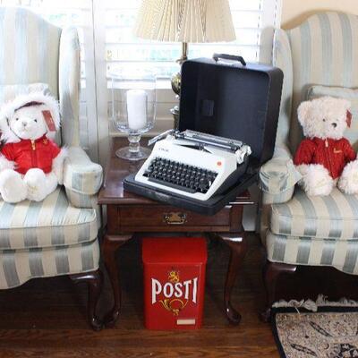 Vintage typewriter, Harrod's Bears