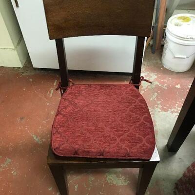 Dark Wood Dining Table with (6) Chairs & Cushions
Table: 60"x36"x31"
Chairs: 17"x17"x36"
$175