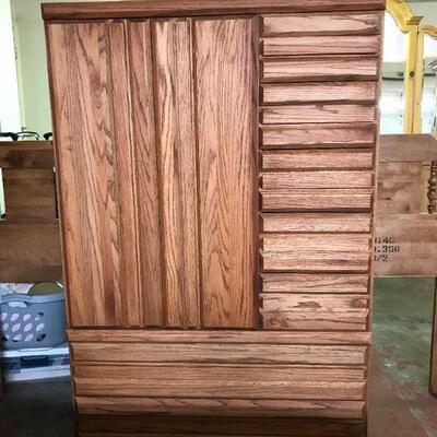 Queen Bed with (2) Side Tables, Dresser & Armoire
$200
