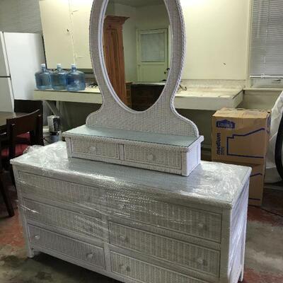 White Rattan|Wicker Bedroom Set
Rocker
34"x32"x34"
Side Table
24"x17.5"x24"
Dresser w/Mirror...