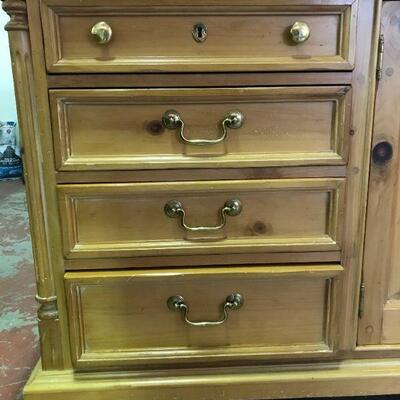 Distressed Pine Dresser
Dresser
73"x20"x35"
Mirror
57"x1"x49"
$200