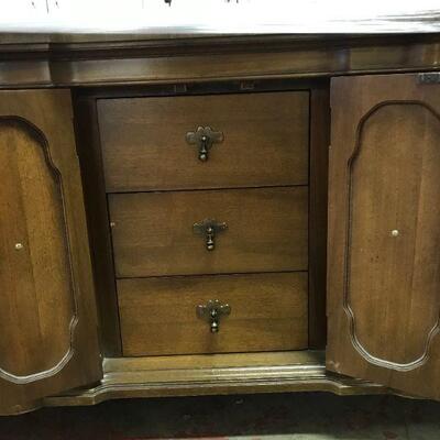 Wood Dresser with (9) Drawers & (2) Mirrors
Dresser
78"x21"x32"
Mirrors
50.5"x18.5"x1.5"
$100