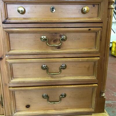 Distressed Pine Dresser
Dresser
73"x20"x35"
Mirror
57"x1"x49"
$200