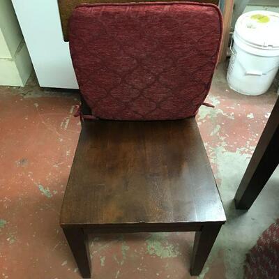 Dark Wood Dining Table with (6) Chairs & Cushions
Table: 60"x36"x31"
Chairs: 17"x17"x36"
$175