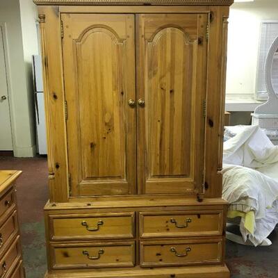Distressed Pine Armoire
48"x19"x73.5"
$150