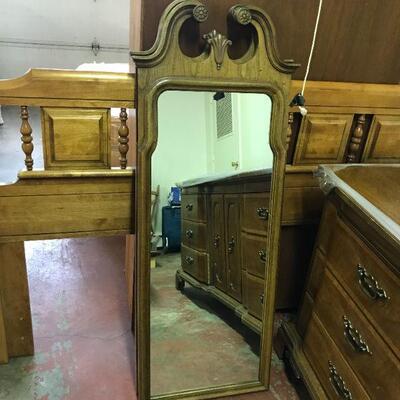 Wood Dresser with (9) Drawers & (2) Mirrors
Dresser
78"x21"x32"
Mirrors
50.5"x18.5"x1.5"
$100