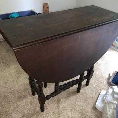 GATE LEG WALNUT DROP LEAF TABLE