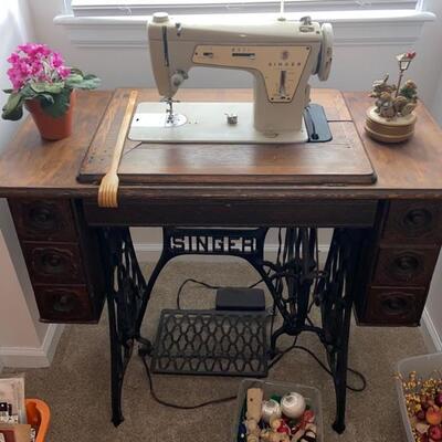 SINGER TREADLE MACHINE