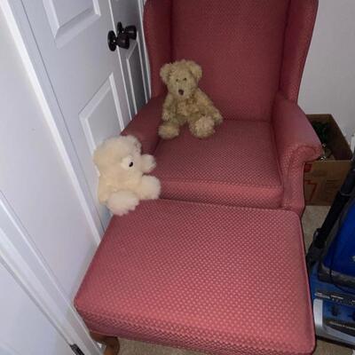 UPHOLSTERED WINGBACK CHAIR
