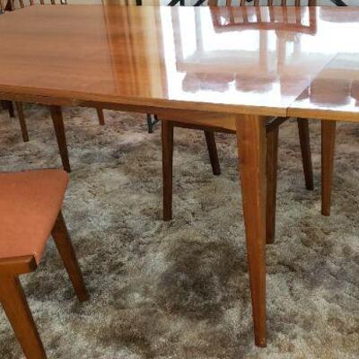 Hanseatic Furniture Company Made in Germany Dining Room table and 6 chairs.  2 Slide out leaves to double the table size.