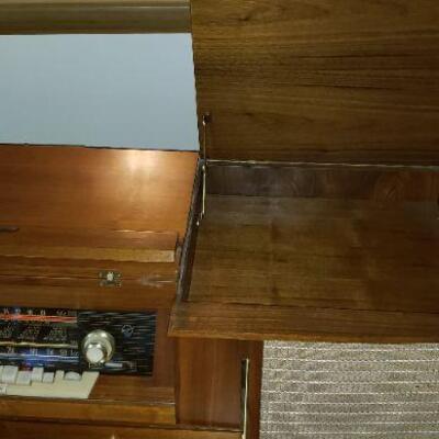 Blaupunkt AM/FM/Stereo Cabinet No D741747 Type 40403 Beautiful condition. Works, Speakers are great!