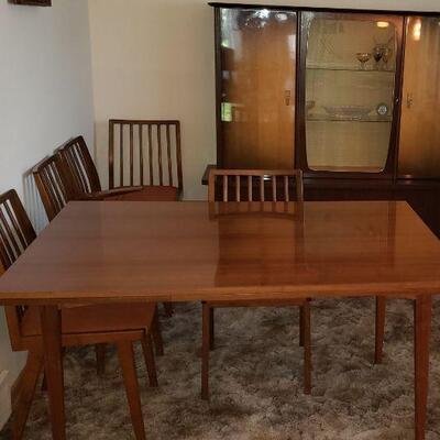 Hanseatic Furniture Company Made in Germany Dining Room table and 6 chairs.  2 Slide out leaves to double the table size.