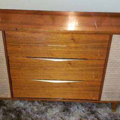 Blaupunkt AM/FM/Stereo Cabinet No D741747 Type 40403 Beautiful condition. Works, Speakers are great!