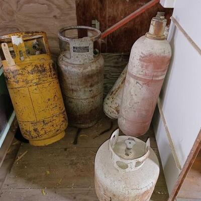 #8922 â€¢ Five Propane Tanks