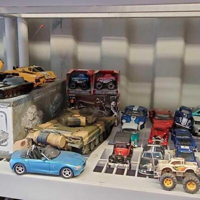 #8026 â€¢ Cars, Trucks, Tanks And Motorcycle Collectibles