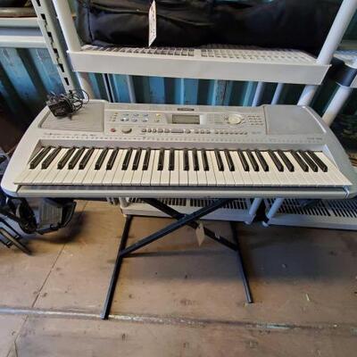 #3034 â€¢ YAMAHA PSR-290 Keyboard With Stand