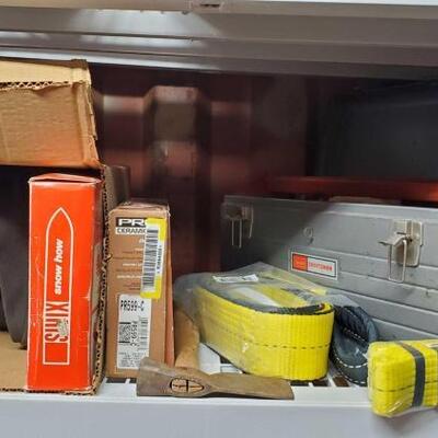 #6422 â€¢ Sears Craftsman Tool Box With Assortment Of Tools, Straps, Pro Ceramic V5, Skrustikker, License Pla...