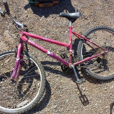 #81034 â€¢ Blue Car Jack, Shop Light, Ball Hitch Mount And More