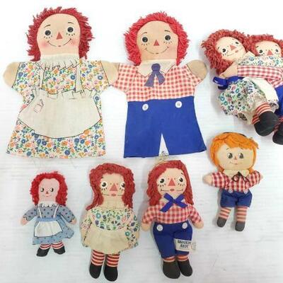 #2302 â€¢ 1 Raggedy Ann, 1 Raggedy Andy Puppet, 1 Pair Of Hugging Raggedy Ann And Andy, 2 Raggedy Ann An...
