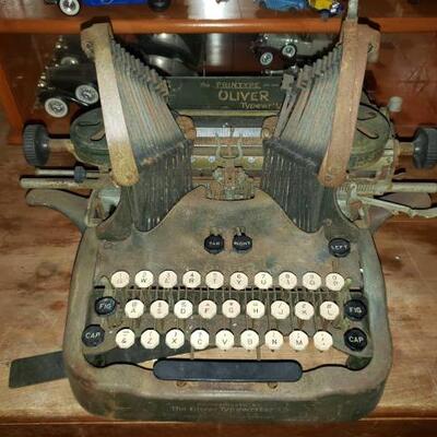 #5116 â€¢ Oliver Typewriter