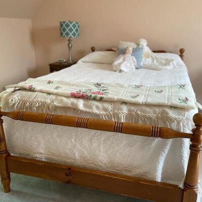 Vintage Q-size cannonball bed/ free pillowtop mattress 
