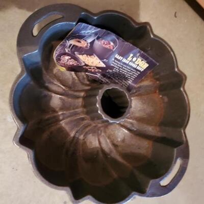 Cast iron bundt pan