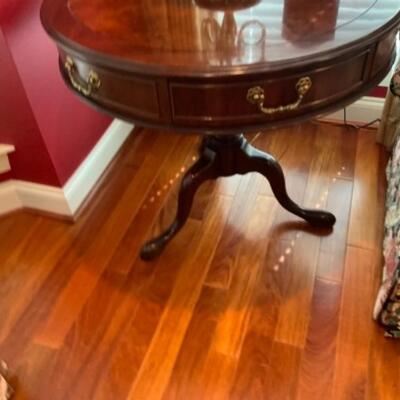 Traditional Drum Pedestal Table 