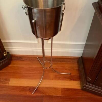 Metal wine/champagne cooler with stand 