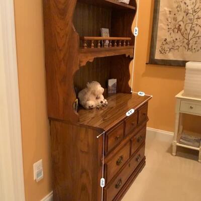 Vintage chest of drawers with hutch 