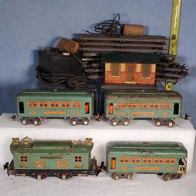 Antique Four Piece Lionel Tin Pullman O Gauge Toy Train Set with Transformer and Station House