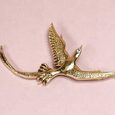 Beautiful 14k Gold Pin of Flying Bird with Diamond Eye