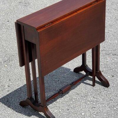 Petite Mahogany Pin Line Inlay Drop Leaf Accent Table