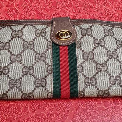 Authentic Vintage Pre-Owned Gucci Wallet with COA