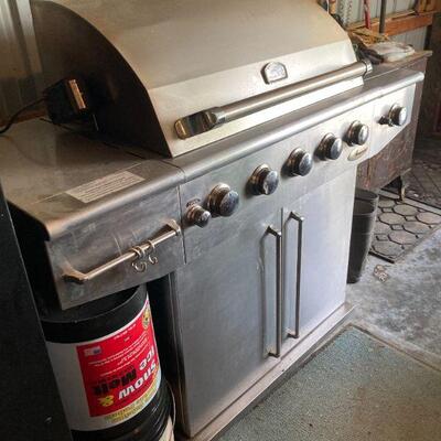 Gas grill
