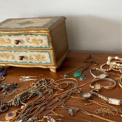 Beautiful vintage  jewerly 
