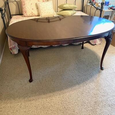 Drexel Heritage Vintage Cherry Oval dining table with 2 leaves and table pads 44 x 66/86/106