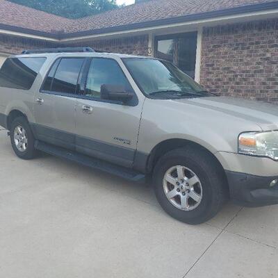 2007 Ford Expedition - 230000 miles - clean title - runs well - $3995 