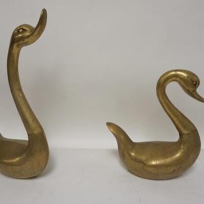 1261	2 LARGE BRASS SWANS, TALLEST IS 19 IN
