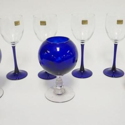 1302	7 PIECE LOT W/COBALT BLUE GLASS, 4 LUMINARE GOBLETS W/BLUE BASES, 2 PV FRANCE ROSEBOWLS W/CRYSTAL FEET & SAUCE BOWL IN CHROME HOLDER...