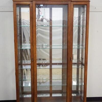 1086	PULASKI CRYSTAL CABINET W/ BEVELED GLASS DOORS, MIRROR BACK & INTERIOR LIGHTING. 48 IN X 13 IN, 80 IN H 
