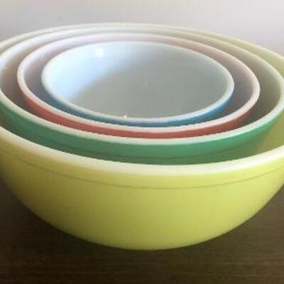 Vintage Pyrex Bowls
