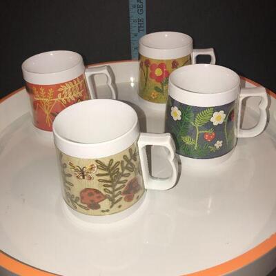 Vintage Thermo - Serv insulated cocoa /coffee mugs with newer tray 