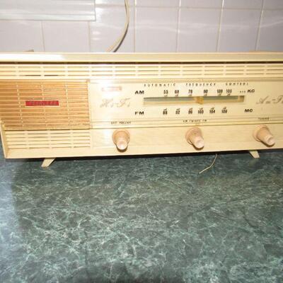 Peerless transistor radio