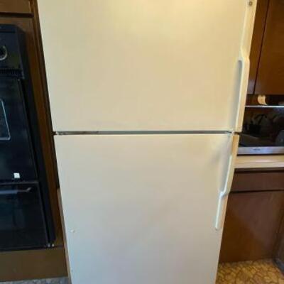 #1404 â€¢ GE Refrigerator