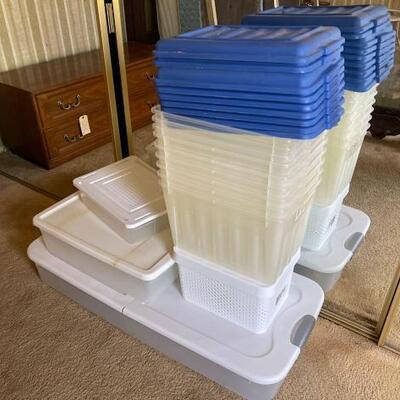 #1924 â€¢ 13 Plastic Storage Containers